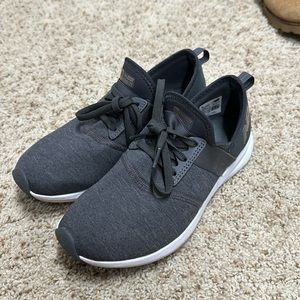 New balance running/tennis shoes